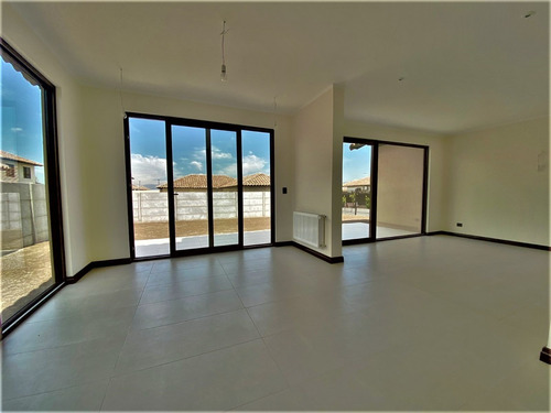 Imagen 8 de 13 de Casa Nueva En Condominio Consolidado. No Perimetral.
