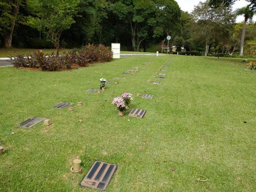 Jazigo 3 Gavetas E Lápide Área Super Nobre Cemitério Parque Iguaçu C/ Taxa De Transferência Inclusa