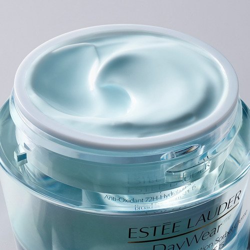 Crema Hidratante Estée Lauder Daywear 72hs Spf 15 50ml Tipo de piel Mixta