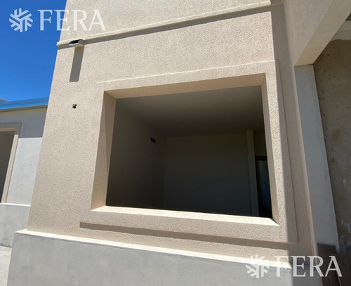 Imagen 11 de 13 de Venta De Casa 4 Ambientes Con Cochera Y Piscina En Campos De Roca 2 (28801)