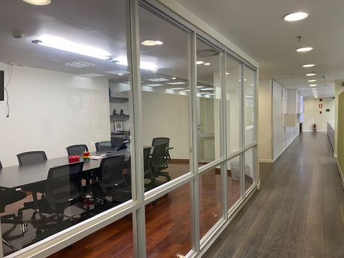 Imagen 20 de 30 de Oficina En Venta En Cc Macaracuay Plaza Remodelada Con Vista Al Avila