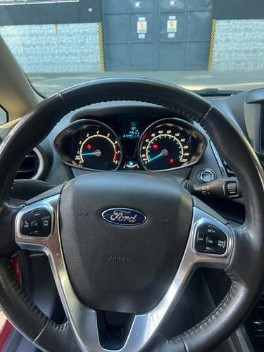 Ford Fiesta Kinetic 1.6 Sedan Titanium 120cv