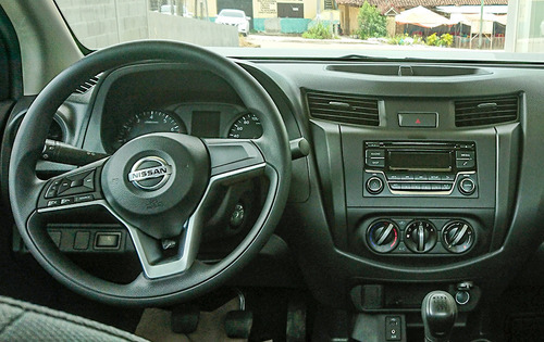 Imagen 6 de 8 de Nissan Np300 2021 2.5 Chasis Cabina Dh Aa Pack Seg Mt