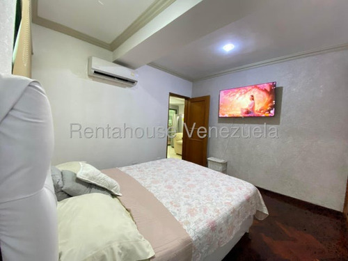 En Venta Hermoso Apartamento En Urb. La Soledad #25-21841 Rm