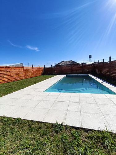 Casa En Venta - 3 Dormitorios 2 Baños - 380mts2 - San Vicente