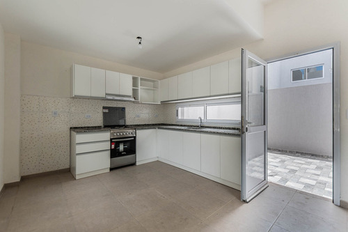 En Venta. Parque Avellaneda. Ph. 3 Amb. Patio Y Terraza Propios. Sin Expensas.