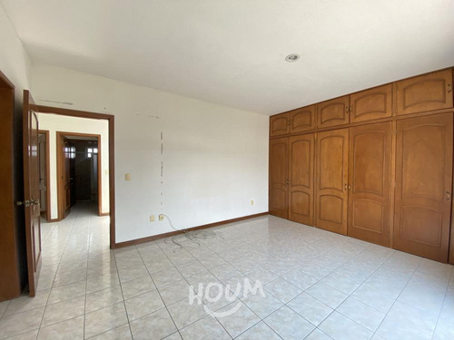 Casa En Jardín Real, Zapopan Con 4 Recámaras, 220 M², Id: 153696