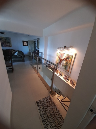 Imagen 17 de 30 de Angela Betancourt Vende, Bello Y Moderno Penthouse En Mañongo Foa-2394 04125067379 04244900499