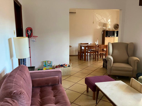 Casa En Venta De Tres Dormitorios Dos Baños Cochera Y Fondo