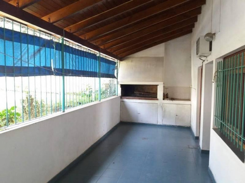 Imagen 19 de 24 de Se Vende Casa De 3 Dormitorios Con Cochera. Muy Buena Ubicacion