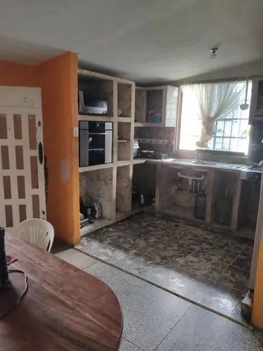 Urb La Esmeralda, Amplia Casa