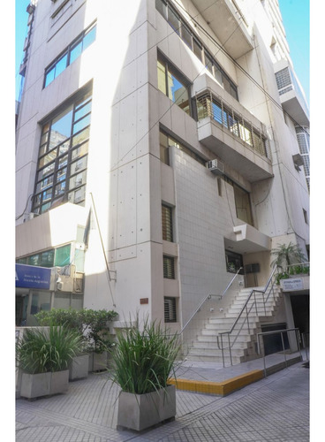 Departamento De 4 Dormitorios Con Cochera- Vista Parcial Al Río