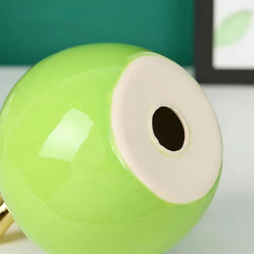Simulación De Adornos De Estatua De Manzanas L Verde