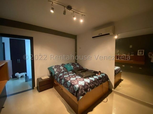 Imagen 18 de 22 de Julio Latouche Vende Hermoso Townhouse En Lomas Del Este Valencia 23-9286