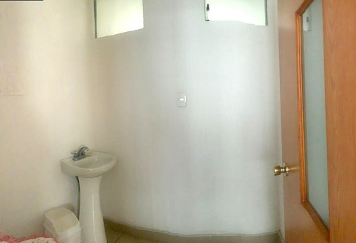 Edificio De 3 Niveles En Venta En Pensador Mexicano, Venustiano Carranza