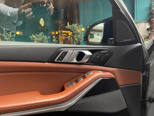 BMW X7 4.4 V8 M60I