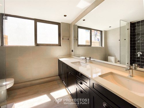 Moderna Y Espaciosa Casa Con Piscina, Jardín Y Quincho