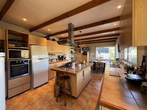 Casa En Venta De 5 Dorm. En Lo Barnechea