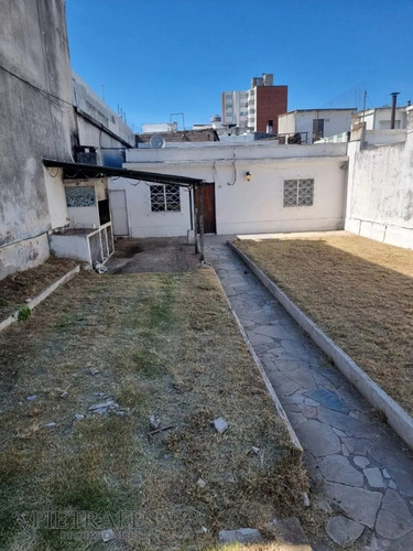 Casa En Venta, 3 Dormitorios, 1 Baño, Jardin Con Parrillero, Cochera, Talcahuano, Parque Batlle.