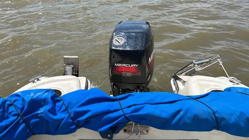 Lancha. Casco Genua 4,90 Motor Mercury 75 Hp
