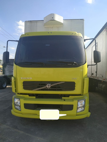 Volvo Vm 210 2011 Toco 4x2 Baú 6,60 Metros