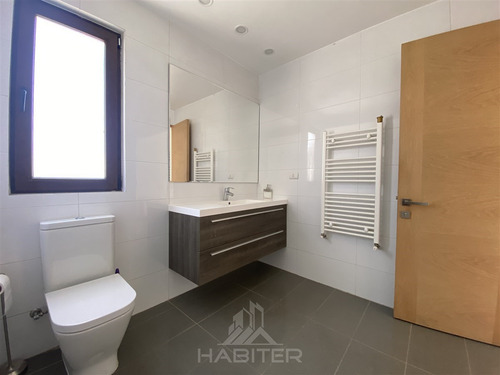 Casa En Venta De 4 Dorm. En Curicó