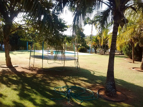 O Condomínio Vale Das Laranjeiras, É Um Local Ótimo Para Quem Procura Ar Fresco, Tranquilidade E Harmonia Com A Natureza. O Imóvel; Casa Ampla, Sala, - Ch00350 - 32414035