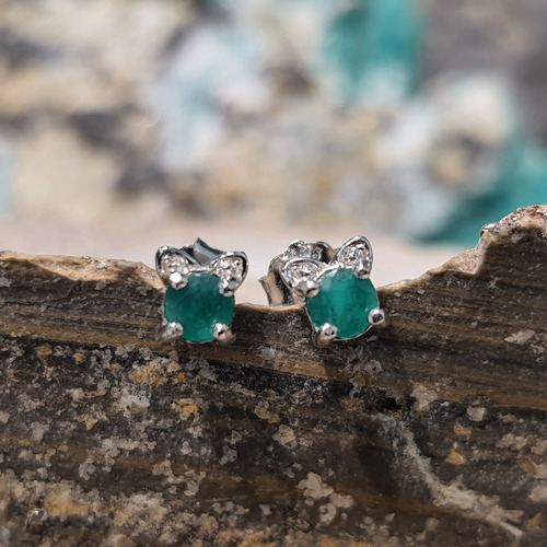 Aretes De Plata Con Esmeralda Con Rodio En Forma De Gato