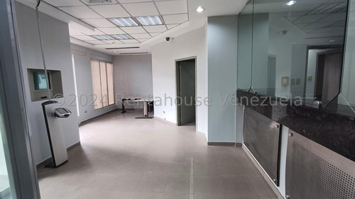 Local Venta Conserva Módulos De Trabajo,especial Para Banco Y Servicio De Encomienda, Aire Acondicionado Central, San Blas Valencia Carabobo Leida Falcon Lf24-25462