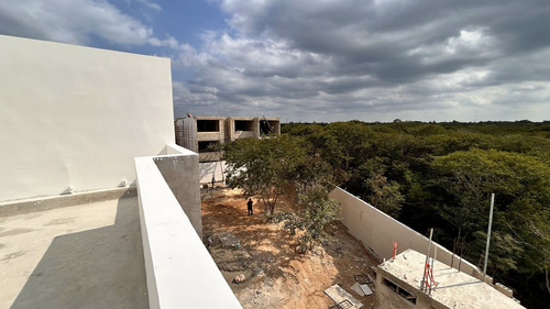 Villa Con Alberca, En Privada Residencial En Venta En Temozón Norte, Mérida