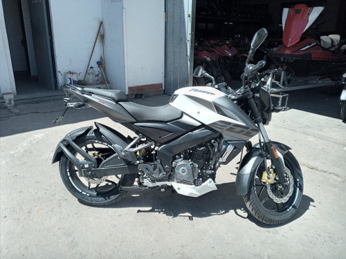 Bajaj Rouser Ns 200 Naked Deportiva 0km Carburador Sin Abs