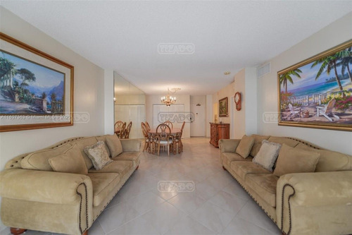 Departamento En Venta En Hallandale, Miami, Florida