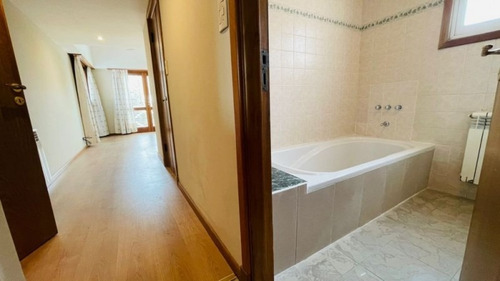 Imagen 19 de 28 de Chalet En Venta En El Barrio Los Troncos