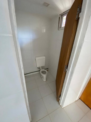 Salon Comercial - Villa Mitre - 200 Mts