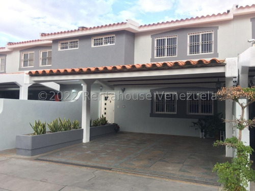 Imagen 1 de 30 de Casa En Venta En La Rosaleda Este De Barquisimeto Lara 0-4-2-4-5-9-3-7-5-4-2 Código Mls Rent-a-house: 22-20967, Cuenta Con 3 Habitaciones, 3 Baños, 156 Mts2, Conjunto Privado