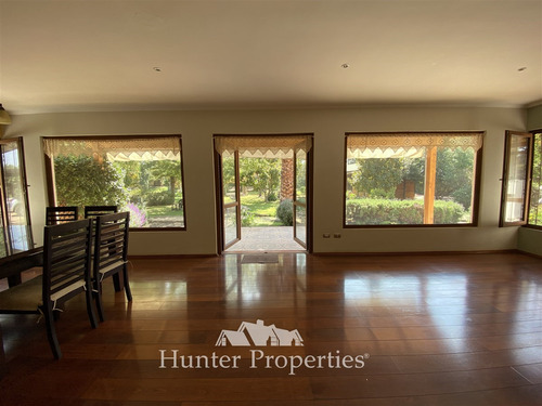Casa En Venta De 4 Dorm. En Colina