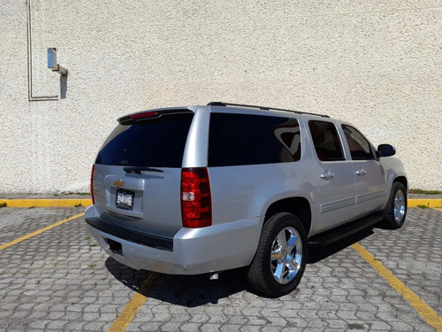 Imagen 10 de 15 de Chevrolet Suburban 2013