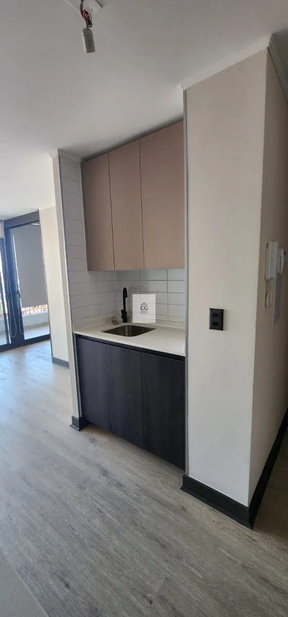 Imagen 3 de 27 de Arriendo Moderno Depto. Semi Nuevo $340.000 A Media Cuadr