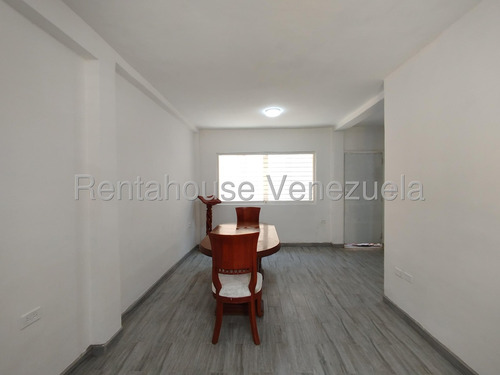 Townhouse En Alquiler Urb. Valle Jardín, Maracay 25-13740 Ki