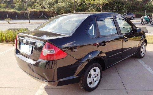 Imagem 4 de 6 de Ford Fiesta 1.0 Sedan Flex Completo