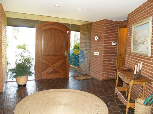 Venta De Casa 4 Dormitorios En Barrio Golf, Punta Del Este.- Ref: 5775