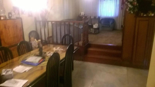 Casa En Venta - 4 Dormitorios 4 Baños - Cocheras - 303mts2 - Lanús
