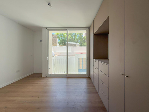 Casa De Pasillo Con 3 Dormitorios Más Quincho Y Terraza Con Parrillero
