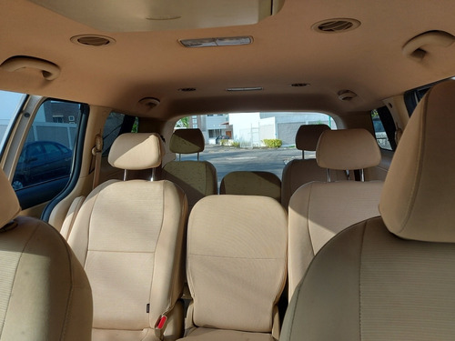 Kia Carnival Automática