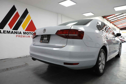 Imagen 4 de 15 de Volkswagen Jetta 2017 4p Trendline L5/2.5 Man