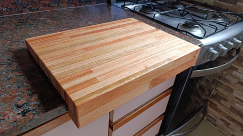 Tabla De Picar 40x30 Con Tope Para Mesada Madera Eucaliptus 40x30cm Marrón