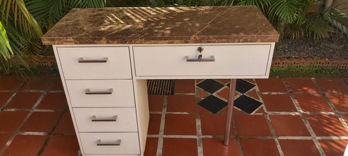 Imagen 5 de 8 de Vendo Hermosa Mesa Y Silla Para Estilista