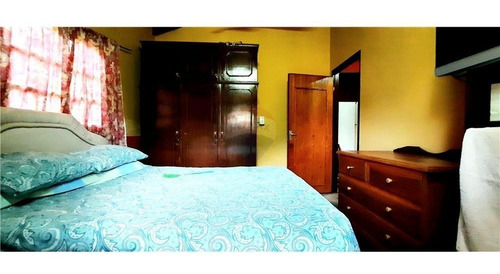 Imagen 6 de 13 de Vendo Casa En El Barrio Santa María, A 2 Cuadras De La Ruta Sexta: 2 Habitaciones Y 2 Baños.