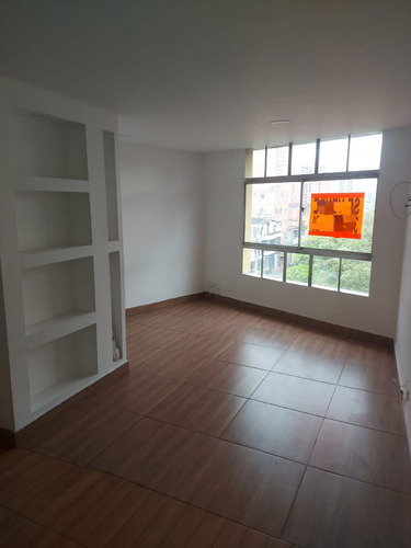 Vendo Apartamento En Buenos Aires, Cerca Al Tranvía