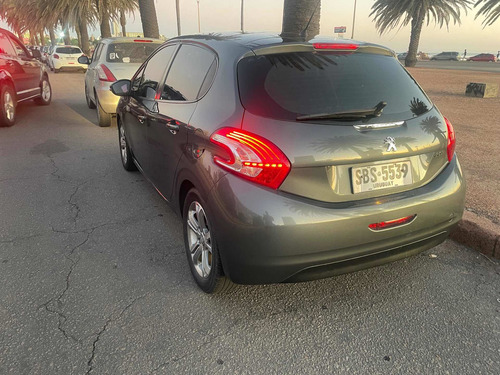 Imagen 3 de 8 de Peugeot 208 1.2 Full